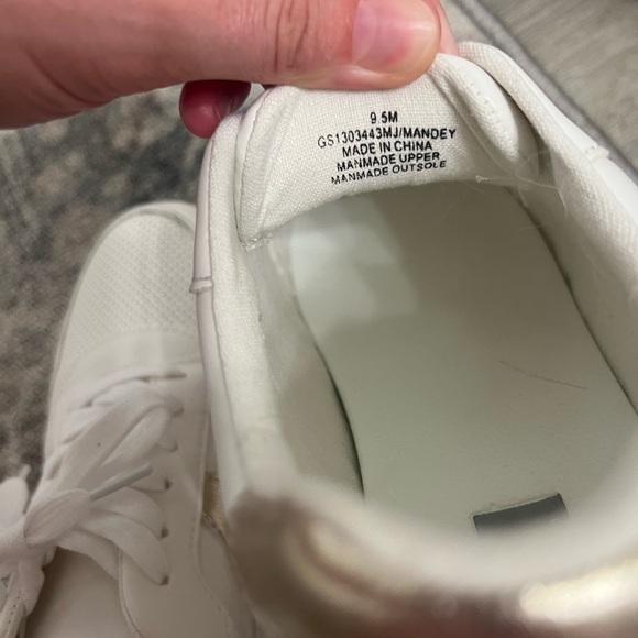 ✨CLOSET CLEAN OUT: White Sneakers - Picture 4 of 4